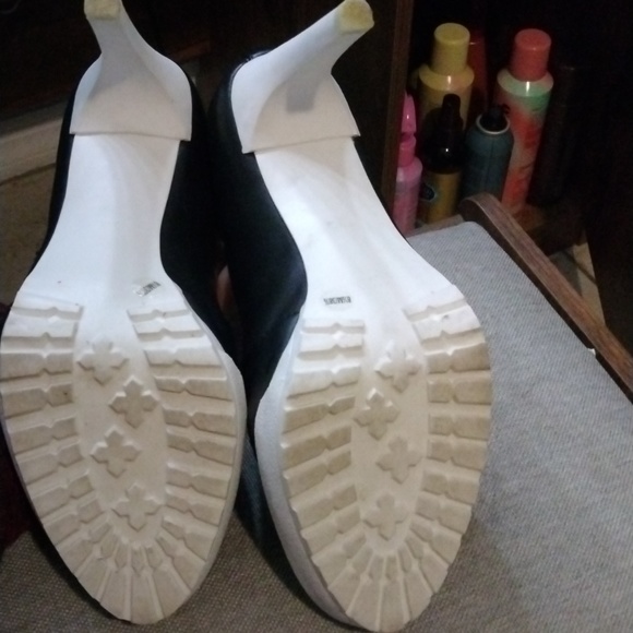 BCBG heels 👠 - Picture 3 of 7